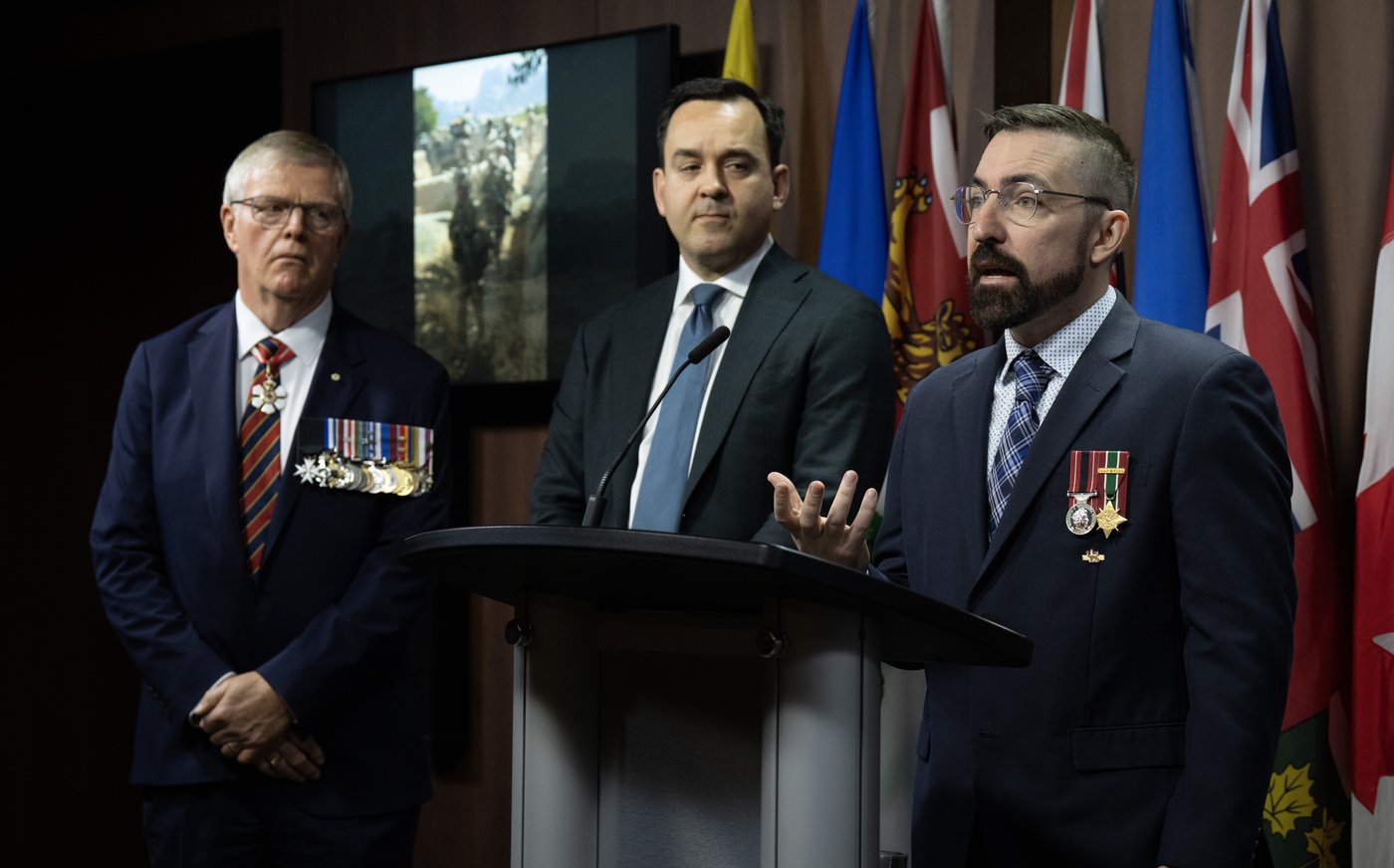 Des vétérans et des députés demandent à Ottawa de décerner enfin la Croix de Victoria