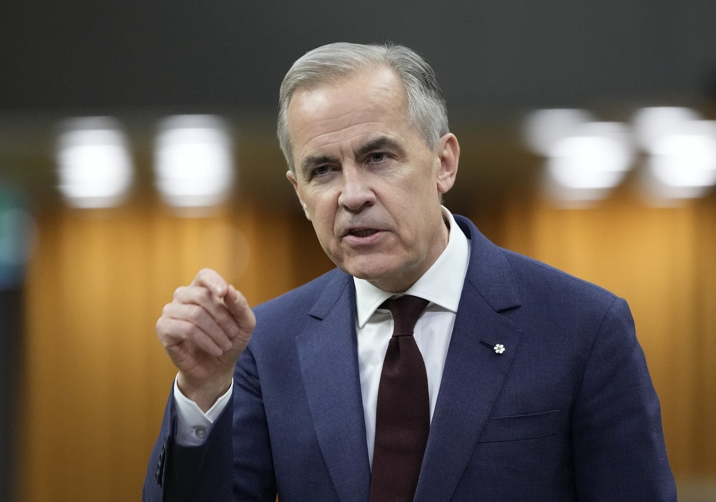 Le premier ministre Carney s'engage à tenir les Canadiens régulièrement informés