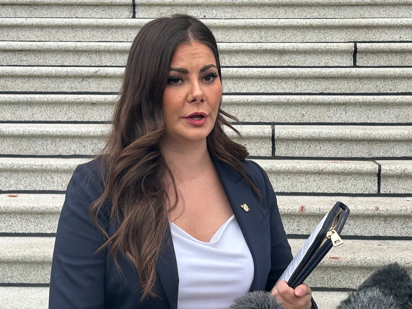 Une mère canadienne et sa fille sont libérées par l'ICE après trois semaines