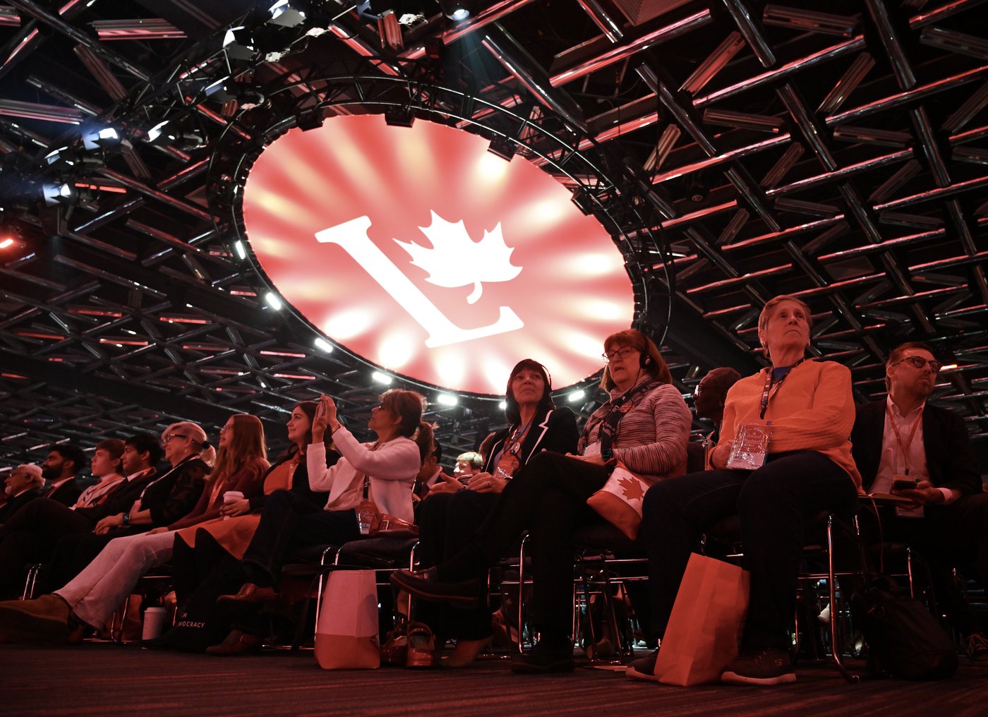 Les libéraux votent sur des politiques, notamment sur la disposition de dérogation
