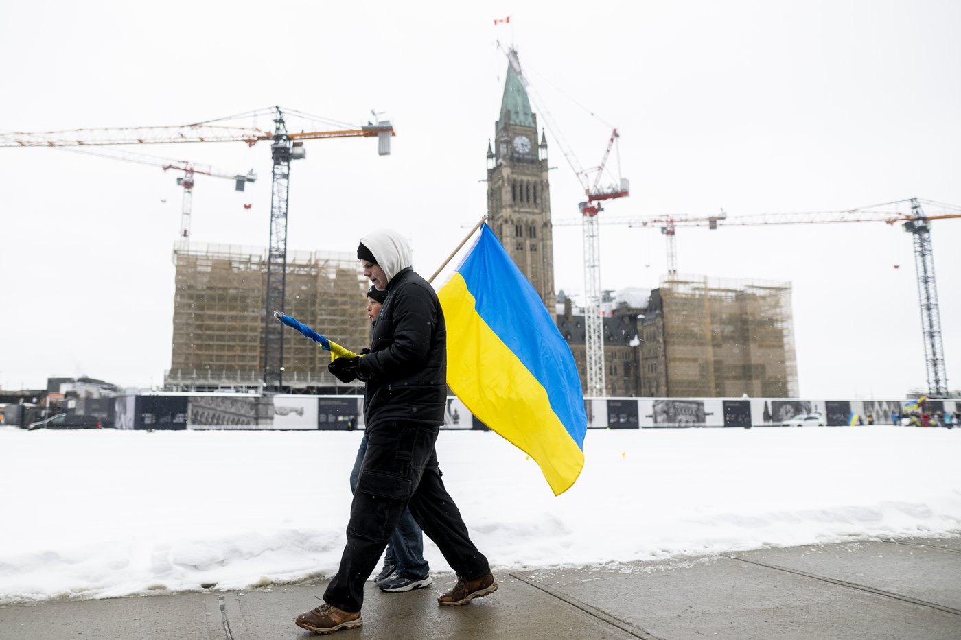 Carney promet 2 milliards $ à l'Ukraine et de nouvelles sanctions pour la Russie