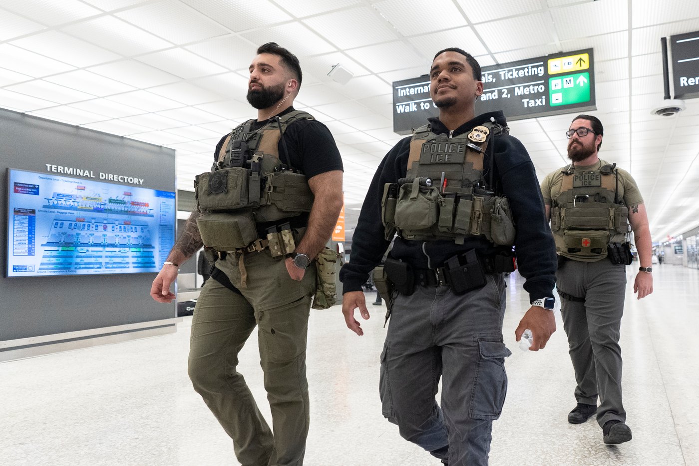 L'ICE souligne que ses agents ne portent pas d'armes à feu au Canada
