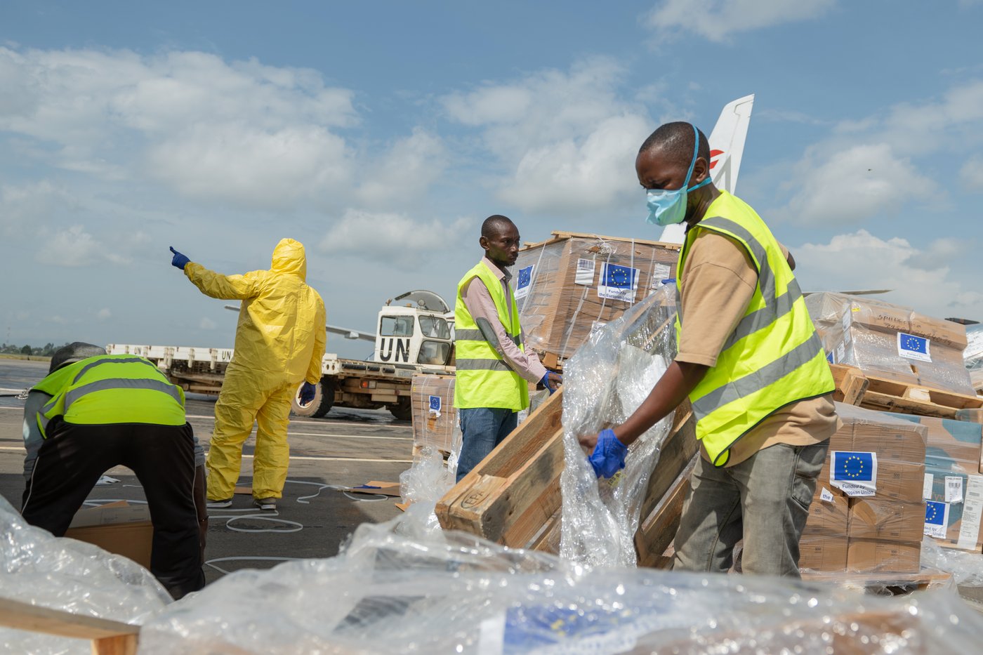 Plus de 24 000 dossiers d'immigration pourraient être suspendus en raison de l'Ebola