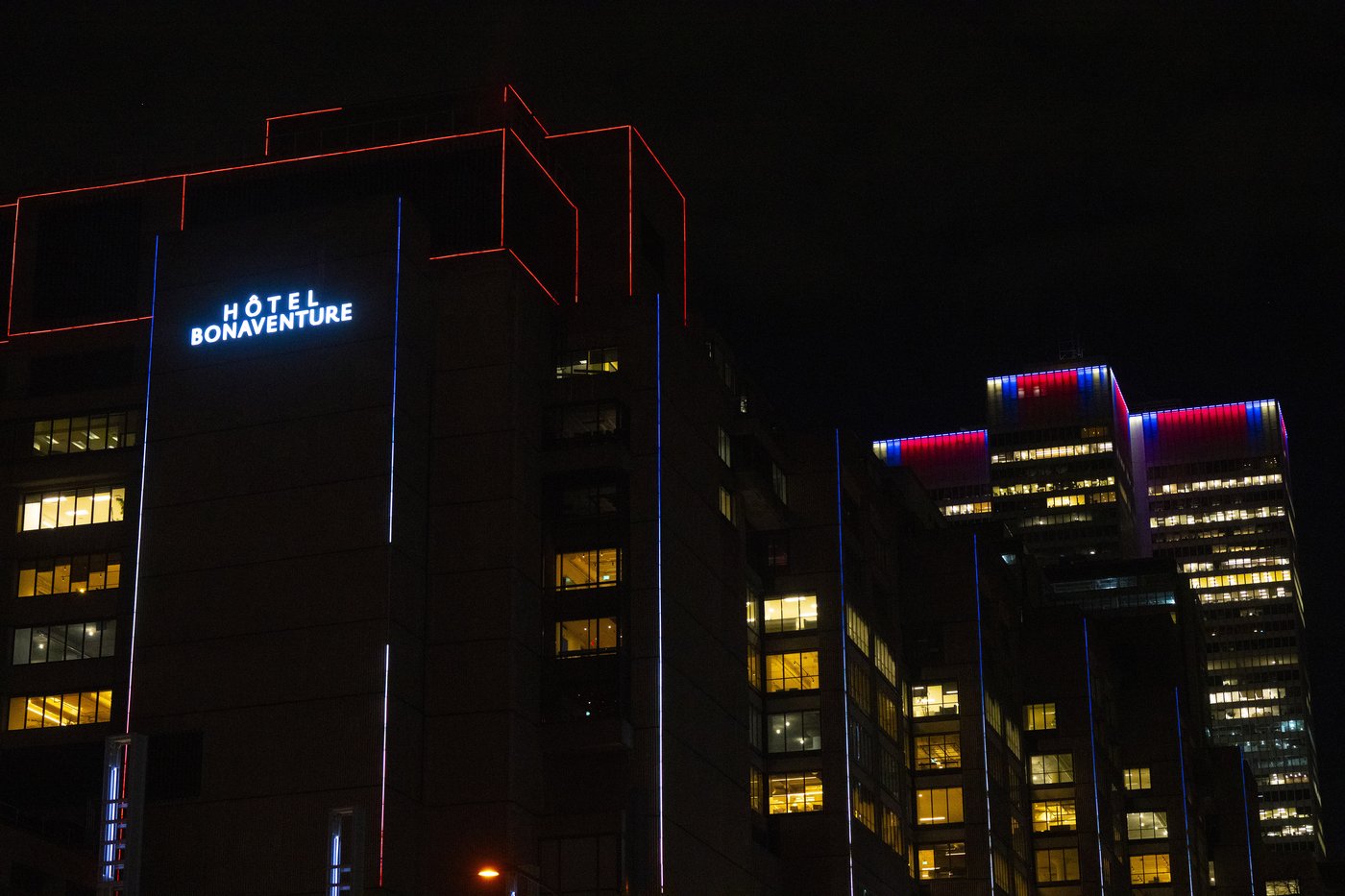 Photos: Montréal s'illumine aux couleurs des Canadiens de Montréal