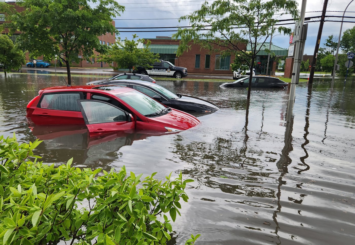 Des inondations et des pannes de courant touchent l'Ouest-de-l'Île de Montréal