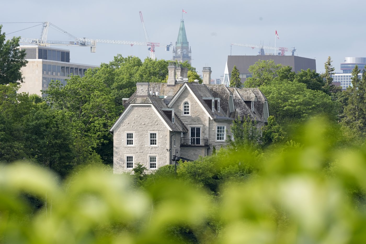 Carney annonce un concours présidé par le père d'Habitat 67 pour rénover le 24 Sussex