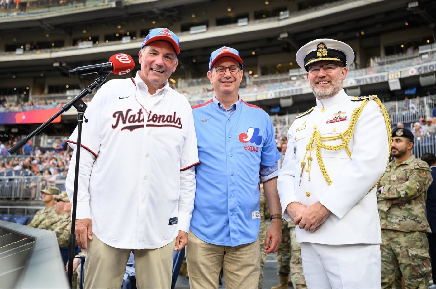 LeBlanc assiste au match de baseball de la Journée de l'amitié Canada-É.-U.