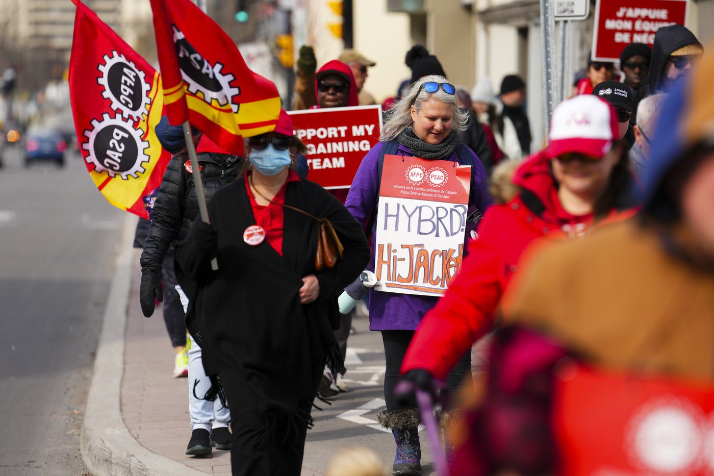 Les fonctionnaires reprennent le travail au bureau quatre jours par semaine