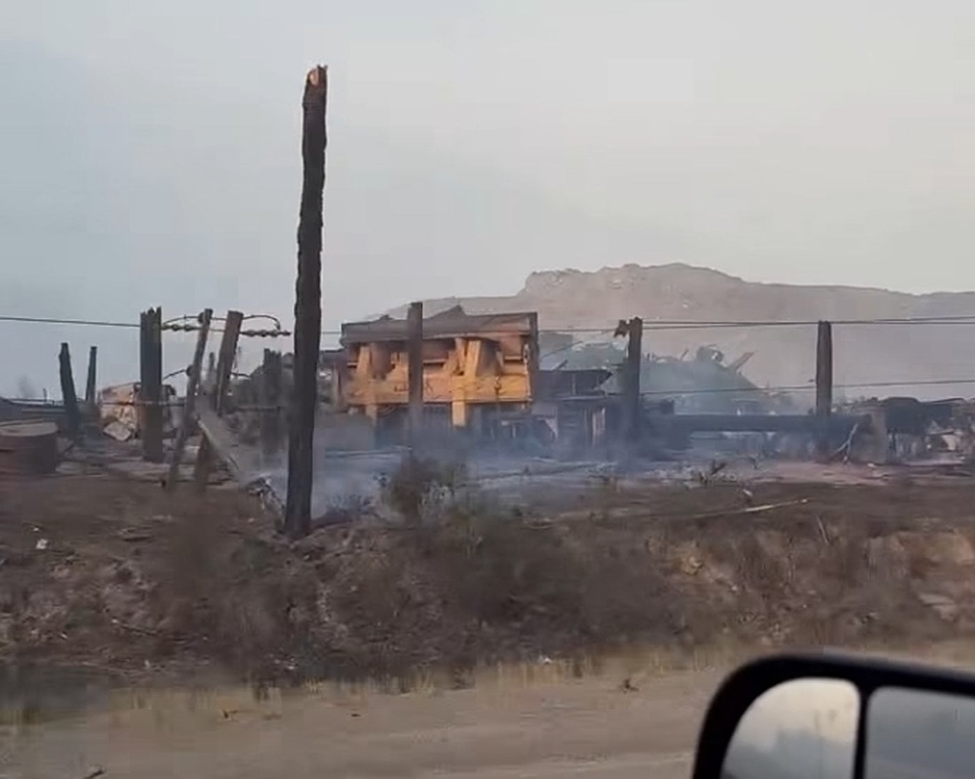 Une vidéo montre les dégâts causés par l'incendie à l'extérieur de Clinton, en C.-B.