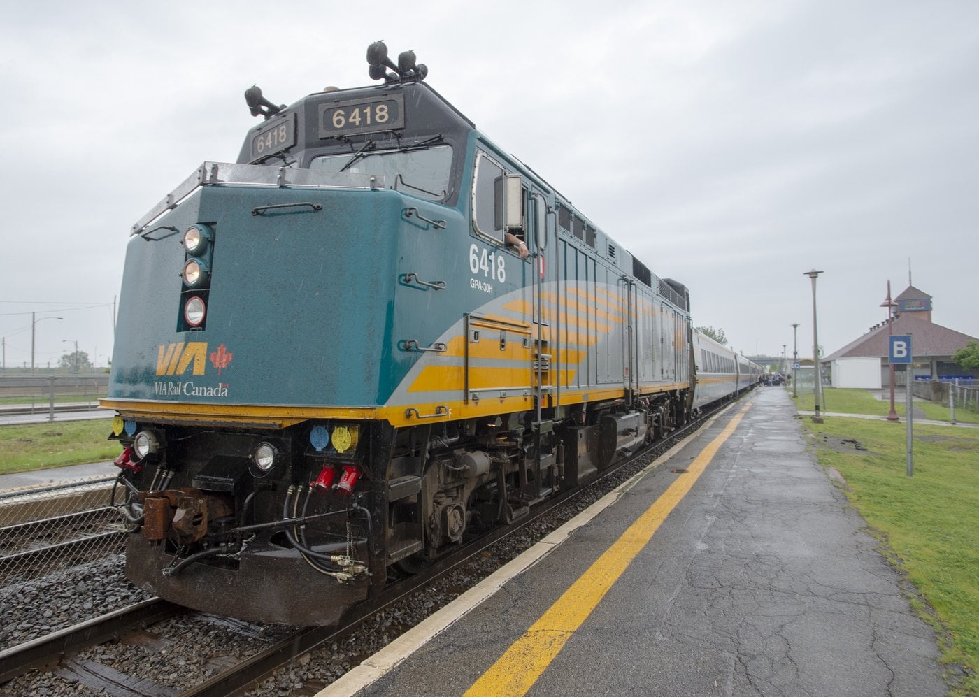 Ottawa investit 1,6 milliard $ pour remplacer des locomotives de Via Rail