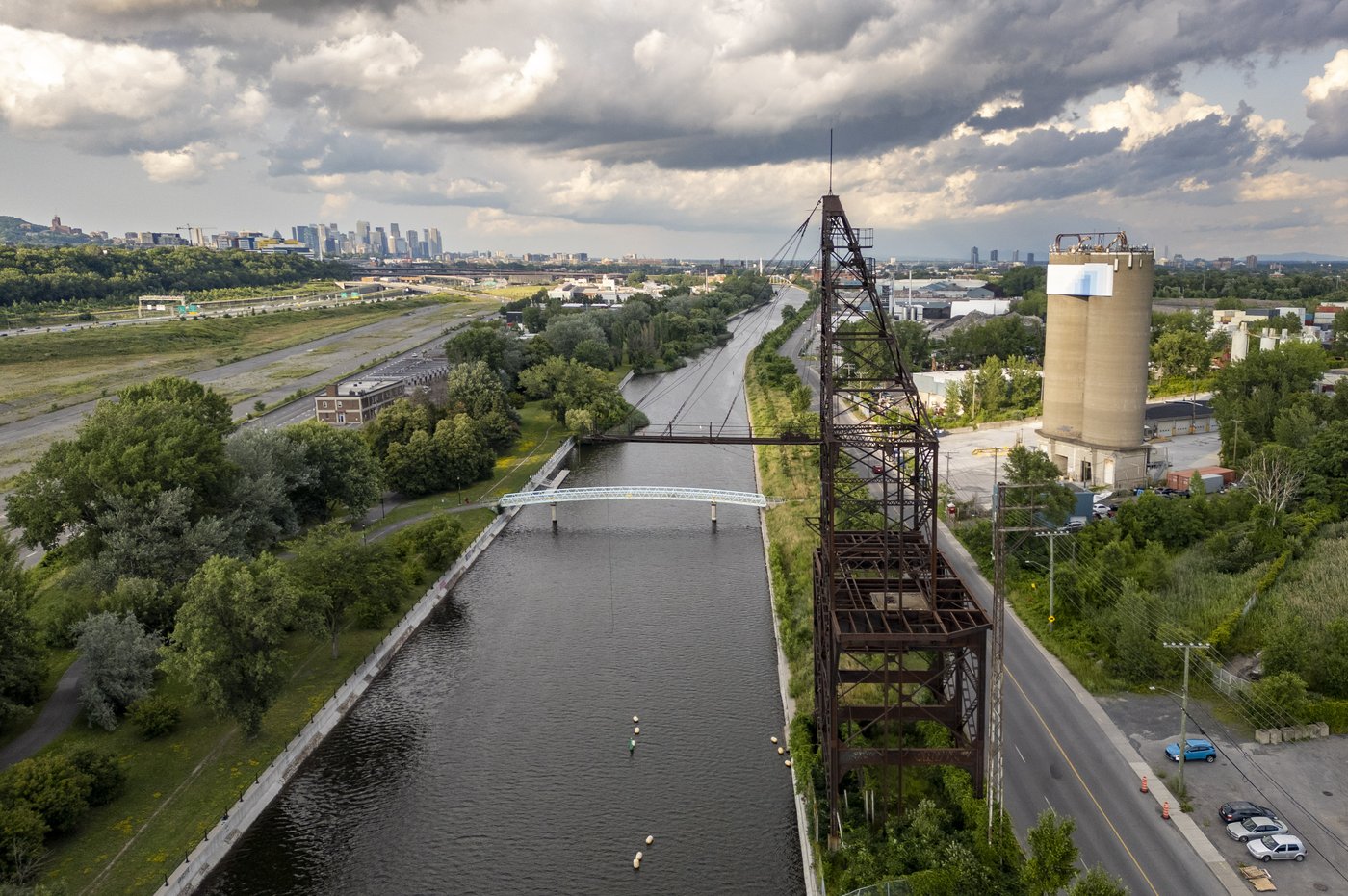 Grand Splash: des dizaines de baigneurs plongent dans le canal de Lachine