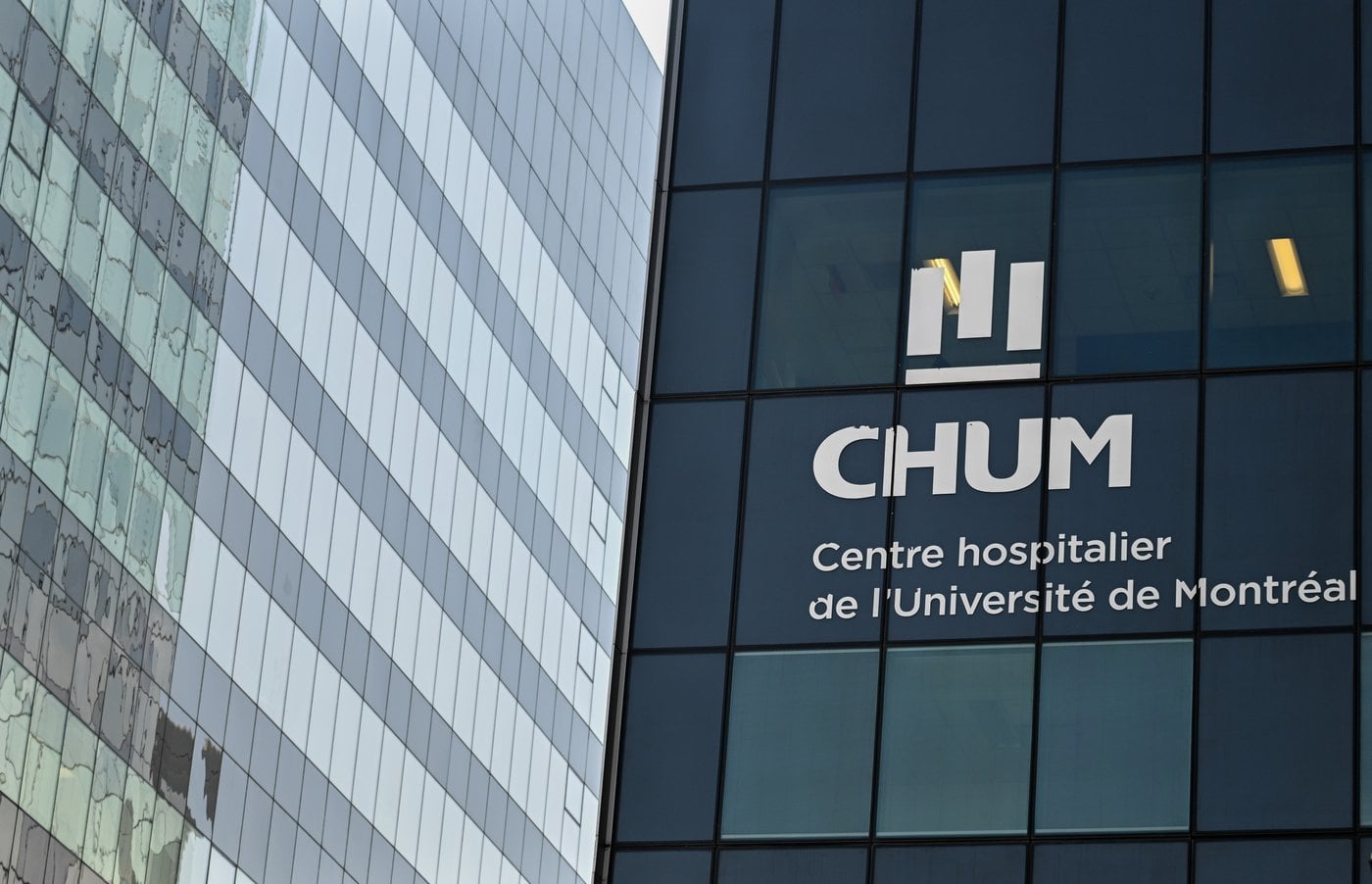 Le syndicat des employés du CHUM et d'autres alliés dénoncent les coupes de postes