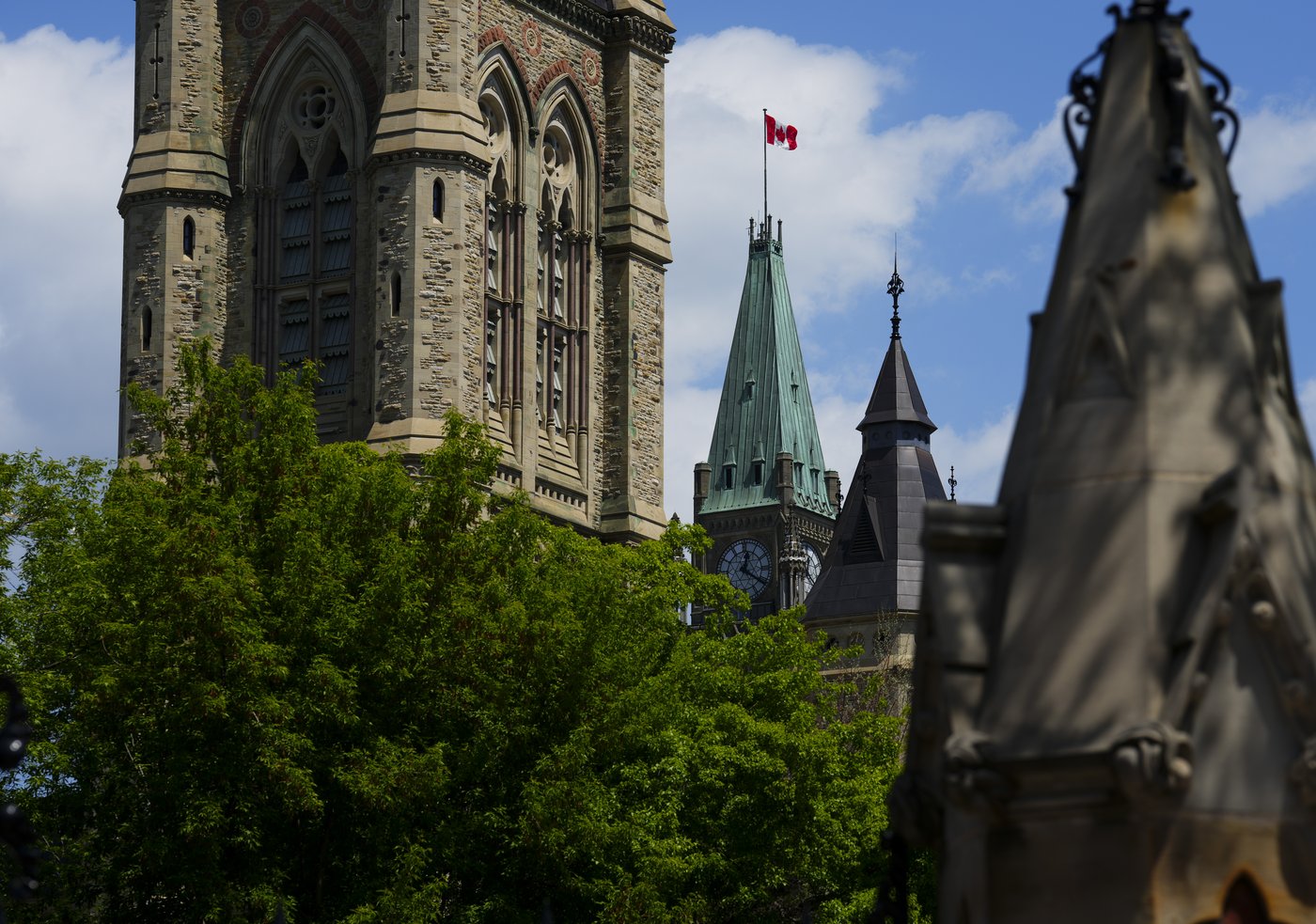 Le Canada accueille trop d'immigrants selon la moitié des répondants d'un sondage