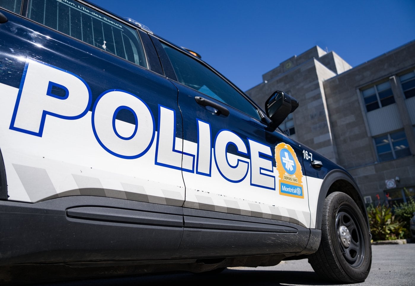 Une femme de 30 ans aurait été poignardée dans un appartement à Montréal