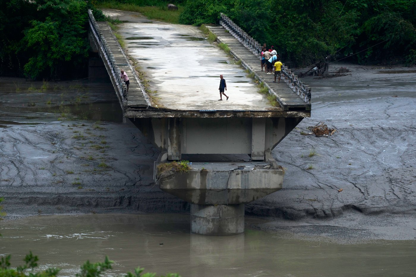 Des célébrations sont annulées au Canada en raison des inondations au Népal