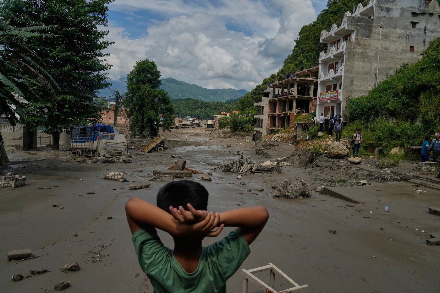 Au moins 98 morts et 24 Canadiens disparus après des crues au Népal et en Chine