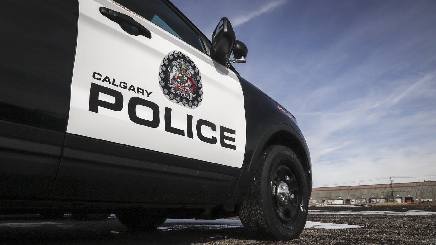 Un policier de Calgary blessé par balle et un suspect tué après un contrôle routier