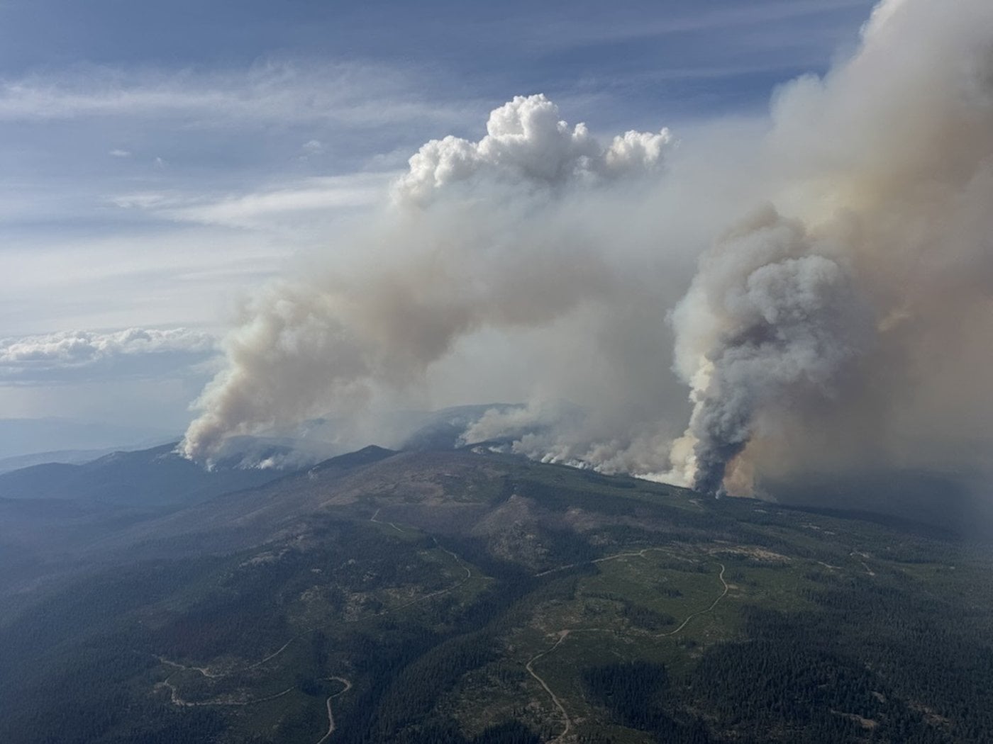 Les personnes évacuées en raison des feux de forêt en C.-B. rentrent chez elles