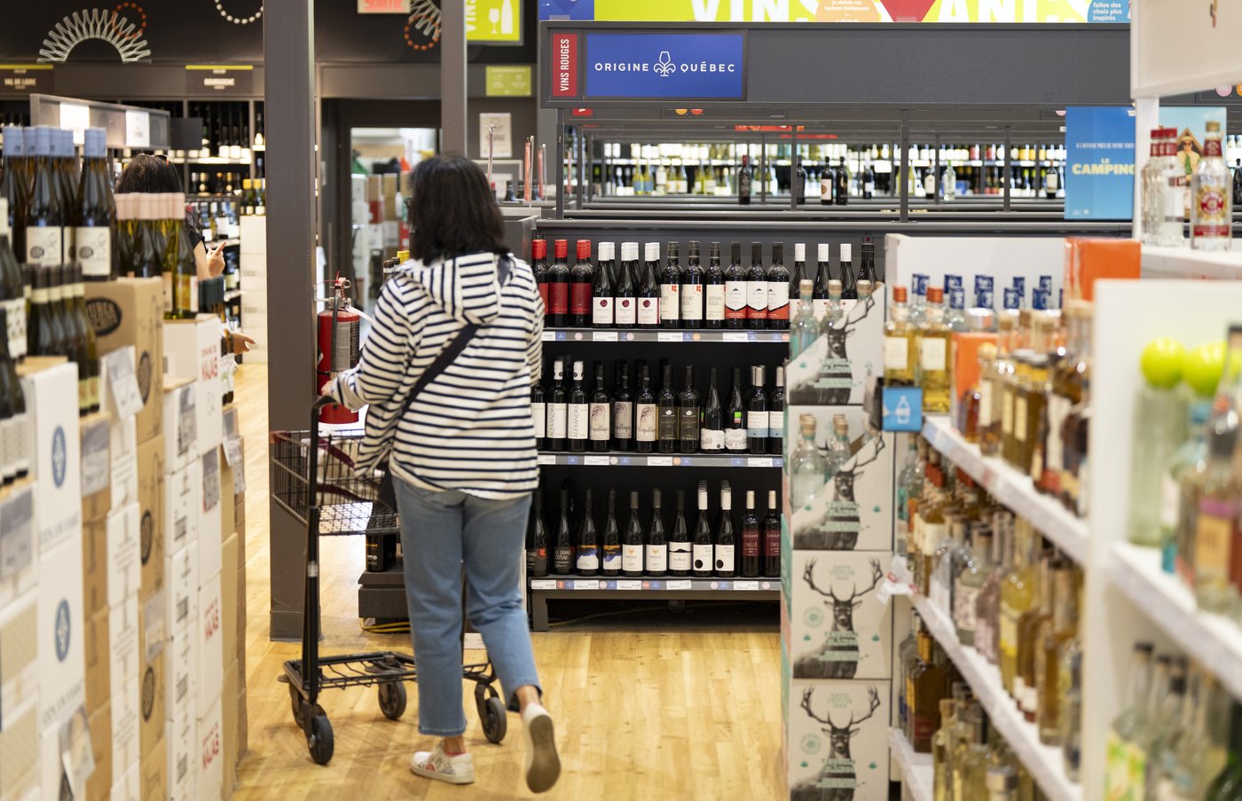 Alerte: Carney demande aux provinces de se réapprovisionner en alcool américain
