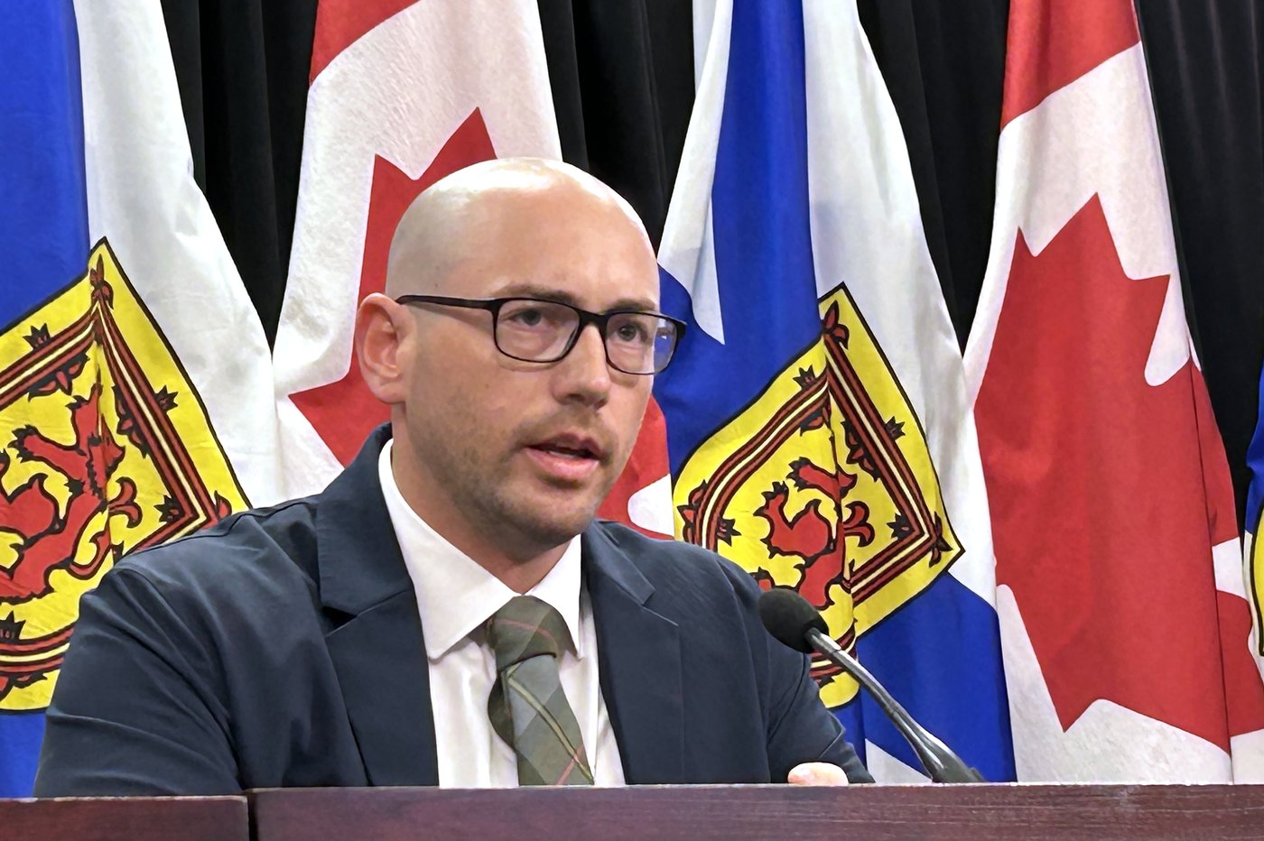 Le ministre de l'Énergie de la Nouvelle-Écosse présente ses excuses