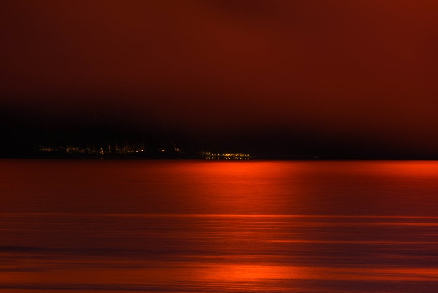 Un incendie de forêt cause l'évacuation du district de Summerland, en C.-B.
