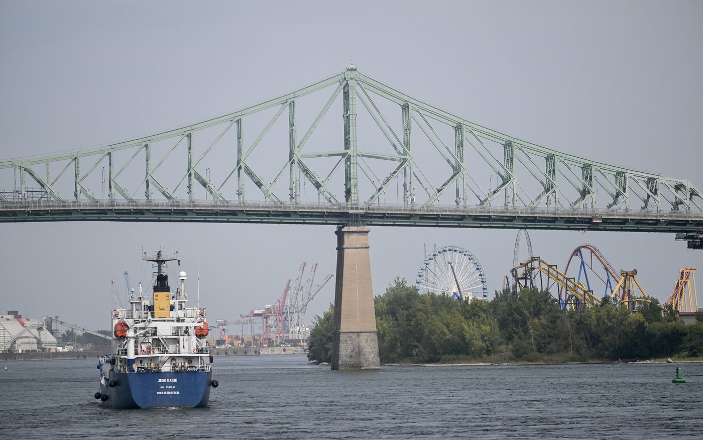 Quatre personnes auraient grimpé sur le pont Jacques-Cartier ce matin