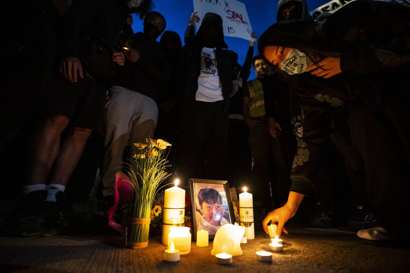 Veillée et marche commémorative un an après la mort de Nooran Rezayi à Longueuil