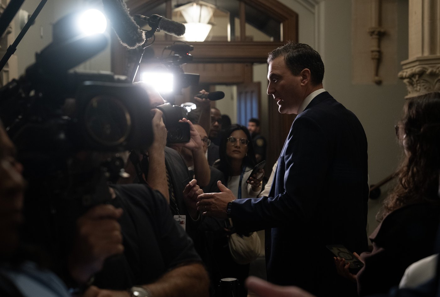 Le Canada travaille avec des partenaires sur la sécurité de l'IA, dit Solomon