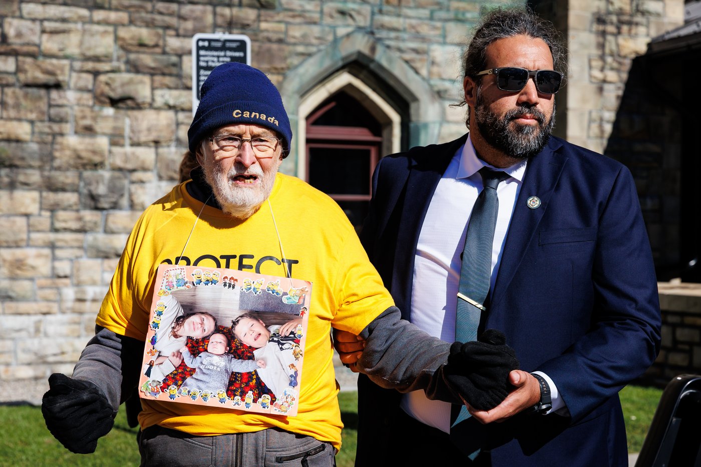 Des personnes âgées arrêtées lors d'une manifestation pour le climat à Ottawa