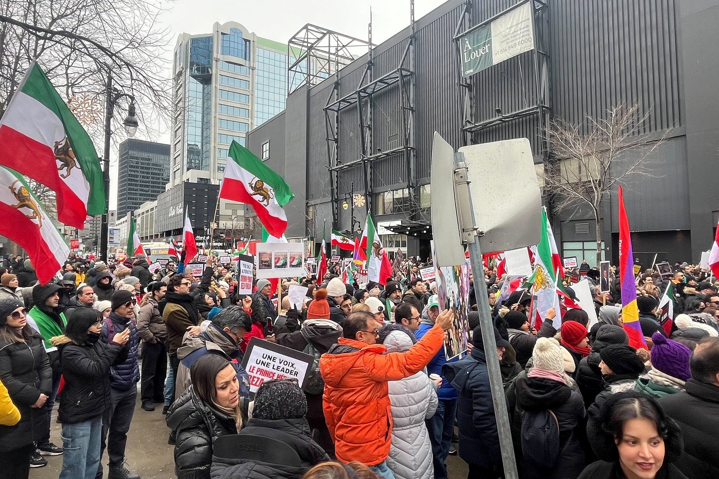 Quatre ans après la mort de Mahsa Amini, la diaspora iranienne divisée par la guerre