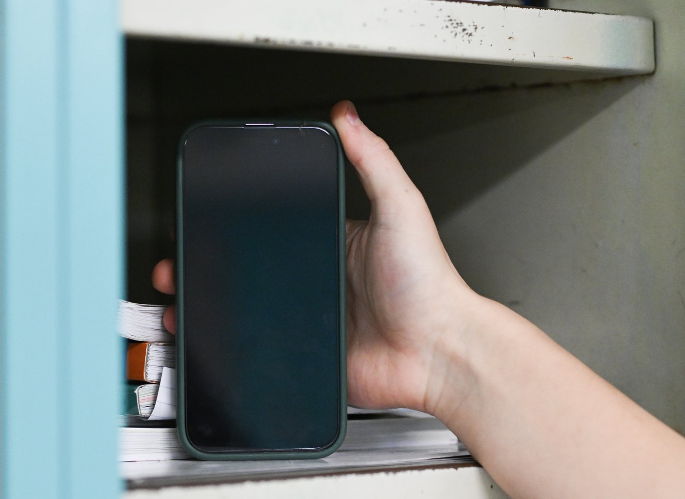Les jeunes du Québec entament une deuxième rentrée scolaire sans téléphones
