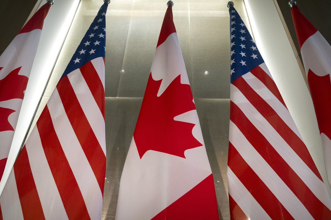 Trump affirme que le Canada «s'autodétruit» en accueillant des millions de personnes