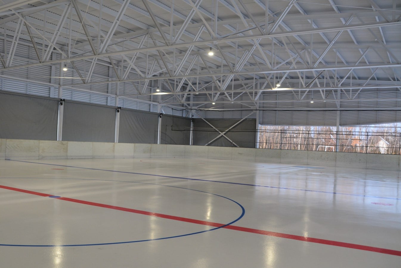 Patinoire réfrigérée : la nouvelle attraction charloise a ouvert au parc Casavant-Desrochers!