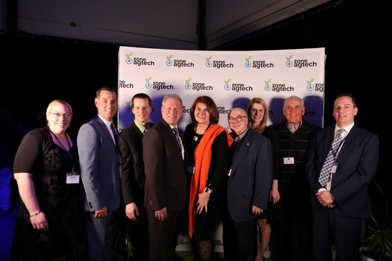 De gauche à droite: Dominique Masse, directrice de la Table des préfets de Lanaudière; Sébastien Nadeau, maire de la Ville de L’Assomption; Steve Plante, maire de la Ville de l’Épiphanie; Eric Chartré, président de CIENOV; Chantal Deschamps, préfète de la MRC de L’Assomption et mairesse de la Ville de Repentigny; George Robinson, conseiller municipal de la Ville de Repentigny et membre du conseil de la MRC de L’Assomption; Marilou Cyr, directrice de la Zone Agtech; Michel Champagne, maire de la municipalité de St-Sulpice et Joffrey Bouchard, directeur général de la MRC de L’Assomption et de CIENOV.