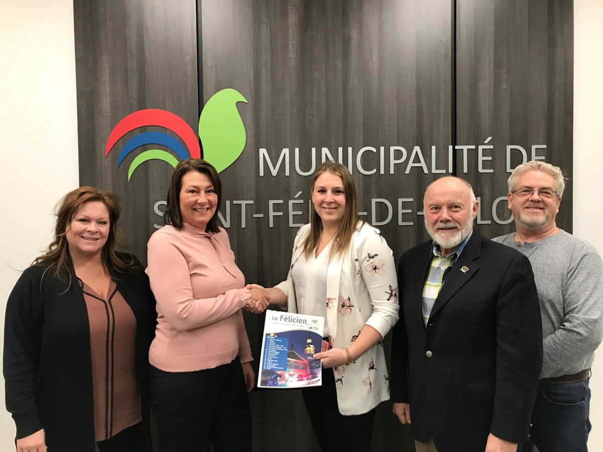 De gauche à droite: Sandra Lefebvre, directrice générale de la Chambre de Commerce et d’Industrie (CCI); Julie Kovacs, présidente de la CCI; Audrey Boisjoly, mairesse de Saint-Félix-de-Valois; Denis Renaud et Sylvain Trudel, conseillers.