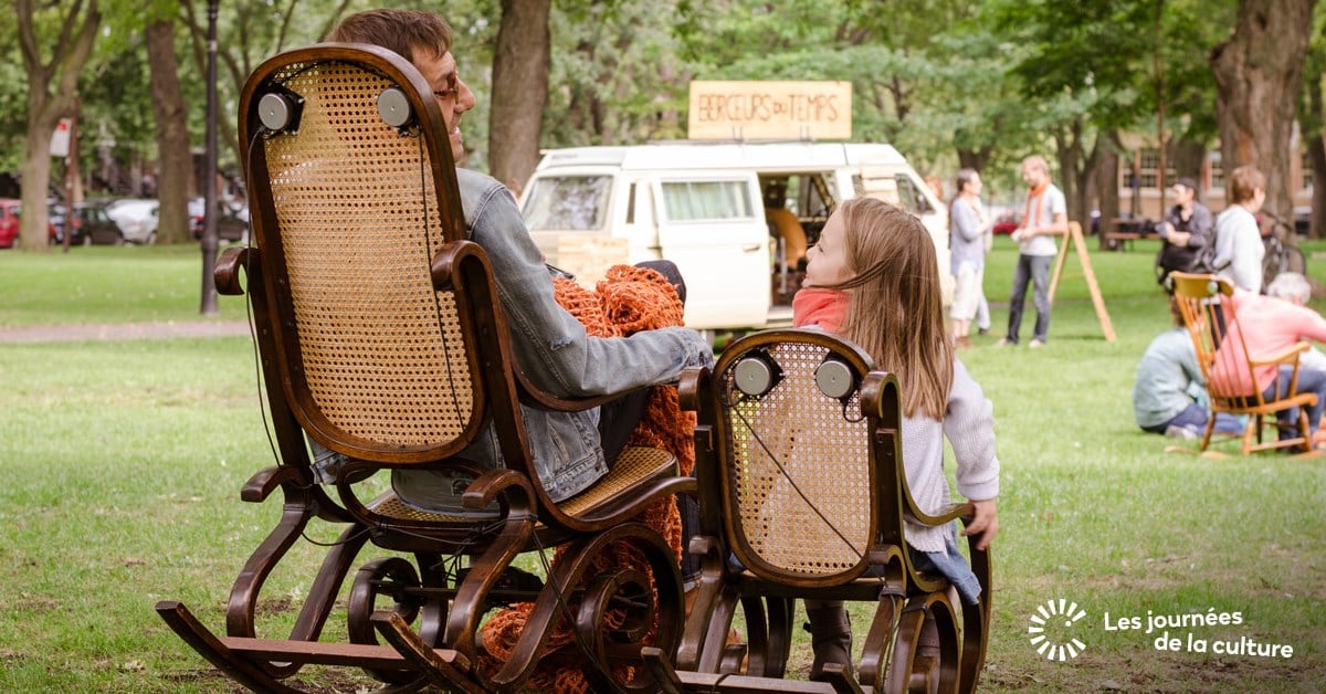 Douce immersion dans l’univers des berceuses, l’installation participative des Berceurs du temps invite au voyage à bord d’une chaise berçante les 2, 3 et 4 octobre sur la place Bourget.