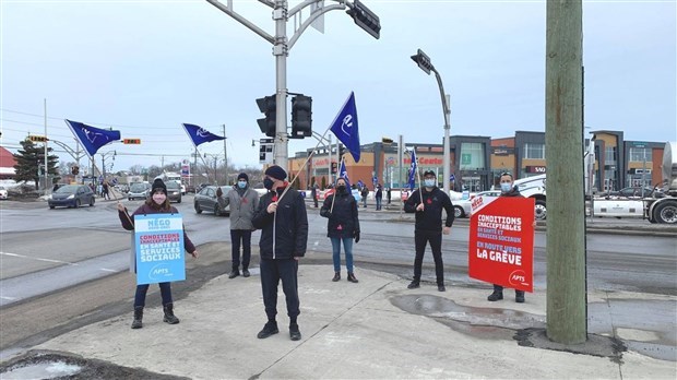  L'APTS manifeste à L’Assomption en mars dernier