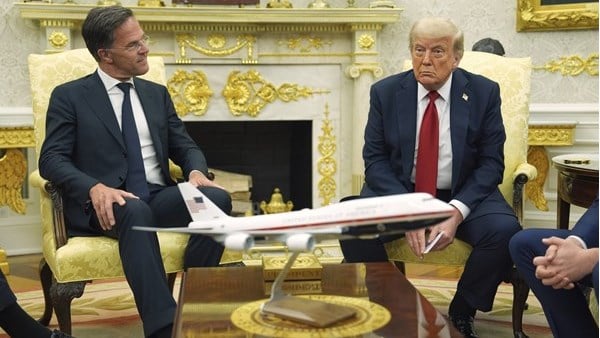 La lettre de droits à 35% «est l'accord» dit Trump avant la réunion du cabinet Carney