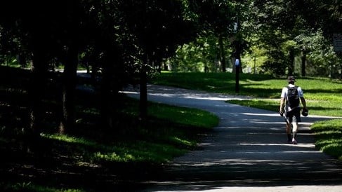 Le tiers des jeunes hommes voient leurs enjeux de santé mentale comme une faiblesse