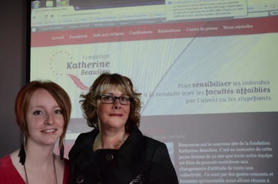 Lise Lebel, la mère de Katherine Beaulieu, et la designer Web Joanie Brouillette, une amie de la défunte jeune fille, étaient fières de présenter le site Internet de la Fondation qui porte son nom. GUILLAUME JACOB/L'ÉCHO DE TROIS-RIVIÈRES/AGENCE QMI