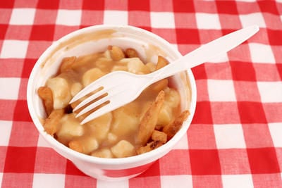 Il est encore possible de savourer une poutine à la cafétéria du Centre hospitalier régional de Trois-Rivières.