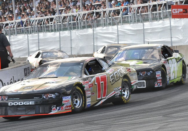 D.J. Kennington a pris les devants lors de la course en NASCAR Canadian Tire au GP3R.