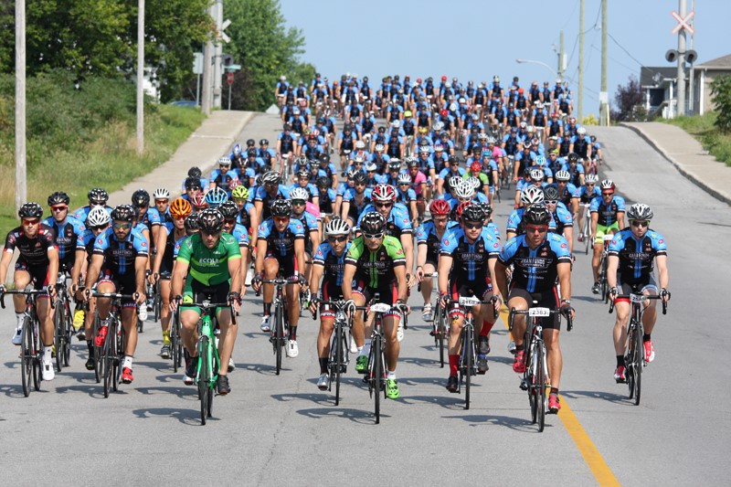 Près de 3000  cyclistes ont participé au Granfondo en 2014.