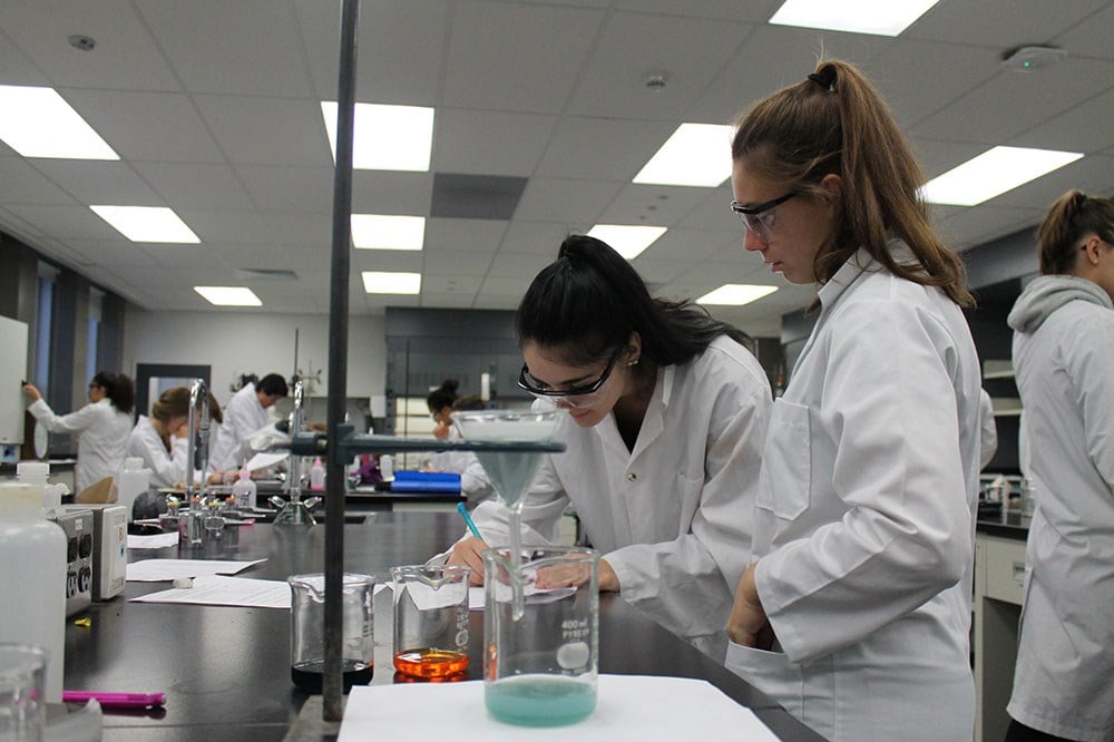 Les étudiants en Sciences de la nature transforment un composé cancérigène en ion essentiel à la vie