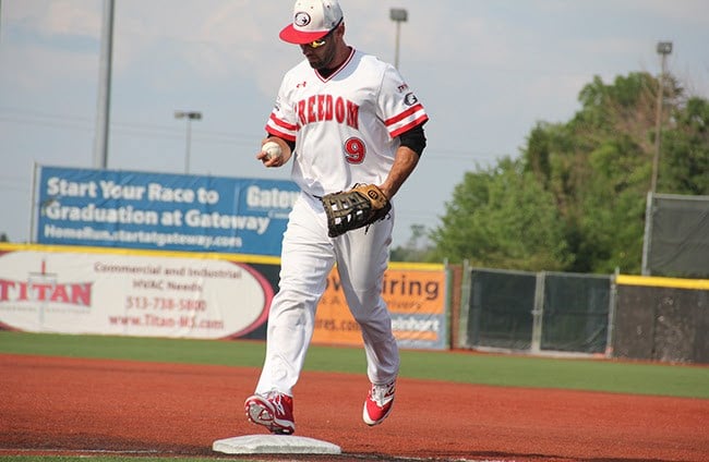 Les Aigles s'entendent avec Taylor Oldham