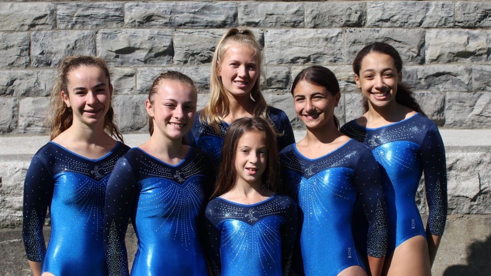 Dans l'ordre habituel, sur la photo - Devant : Mathilde Vinette, Léane Blackburn,  Gaëlle St-Pierre-Lepitre, Meggy Lebel, Laetiah Sauveur. Derrière : Laurianne Legault.
