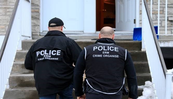 Les policiers ont procédé à plusieurs arrestations de personnes qui seraient impliquées dans un réseau de trafic de stupéfiants relié aux Hell’s Angels.