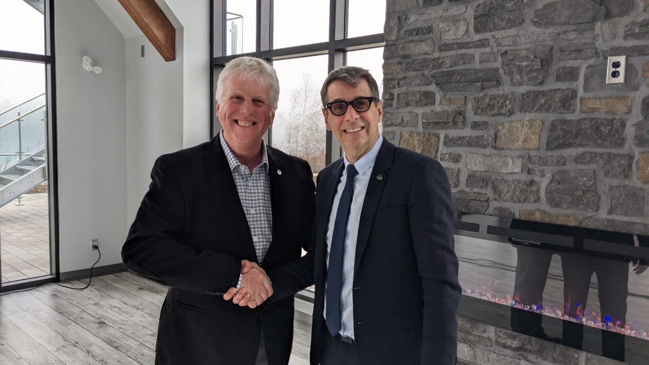 Le candidat Pierre-David Tremblay et le chef du Parti conservateur du Québec, M. Éric Duhaime.