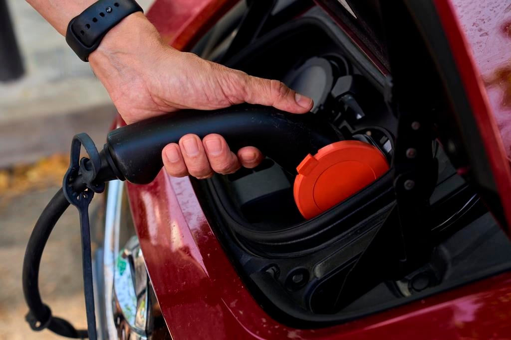 Recharge de véhicule électrique sur borne publique au Québec: facturation modifiée