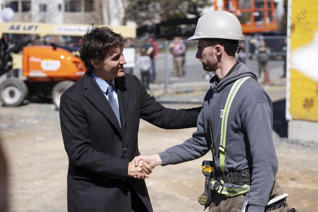 Ottawa lance un autre incitatif aux provinces pour la construction de logements
